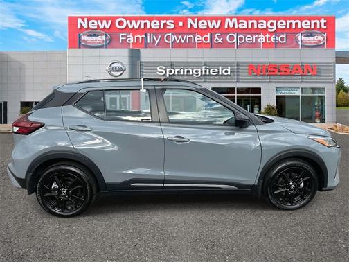 2023 Nissan Kicks SR