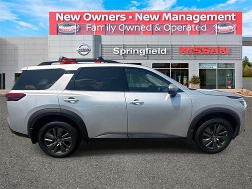 2023 Nissan Pathfinder SV