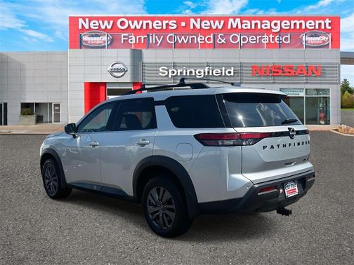 2023 Nissan Pathfinder SV