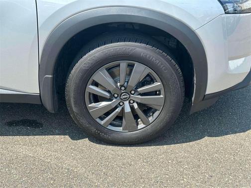 2023 Nissan Pathfinder SV