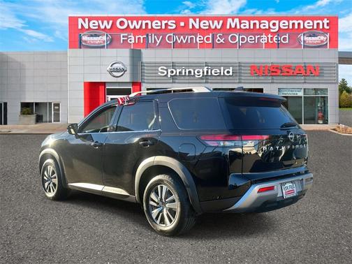 2023 Nissan Pathfinder SL