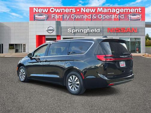 2023 Chrysler Pacifica Hybrid Touring L