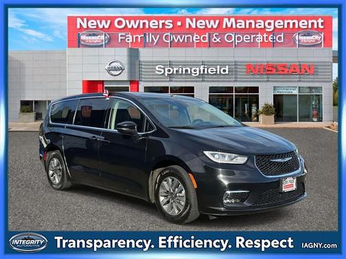 2023 Chrysler Pacifica Hybrid Touring L