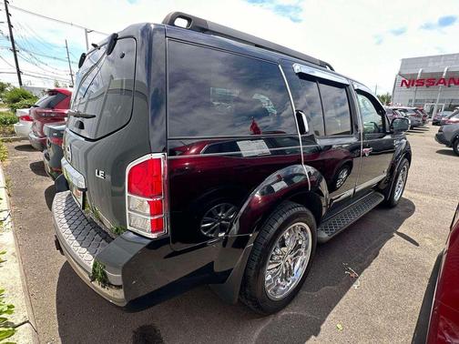 Super Black Metallic 2008 Nissan Pathfinder LE