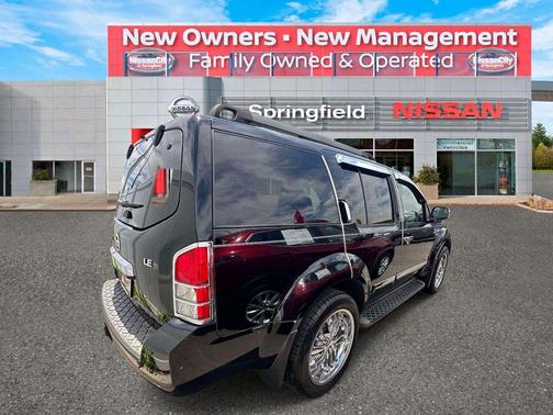Super Black Metallic 2008 Nissan Pathfinder LE