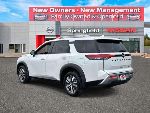 2024 Nissan Pathfinder SL