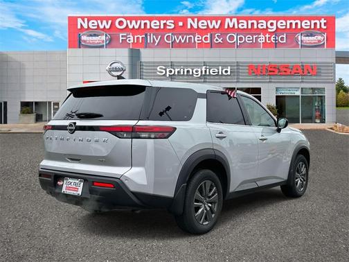 2024 Nissan Pathfinder S