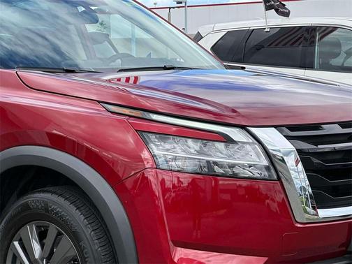 2022 Nissan Pathfinder SV