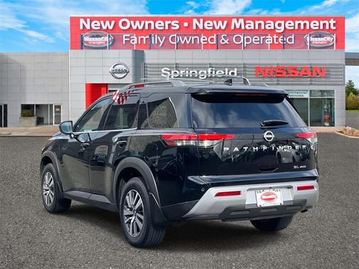 2024 Nissan Pathfinder SL