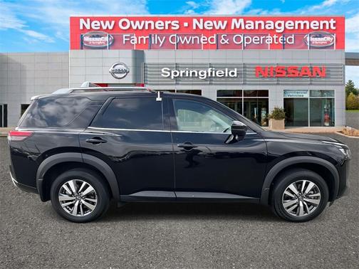 2024 Nissan Pathfinder SL