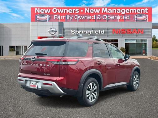 2024 Nissan Pathfinder SL