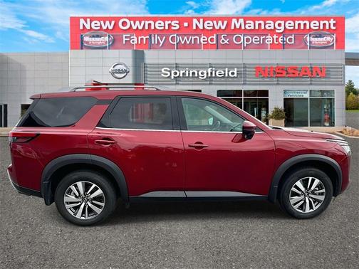 2024 Nissan Pathfinder SL