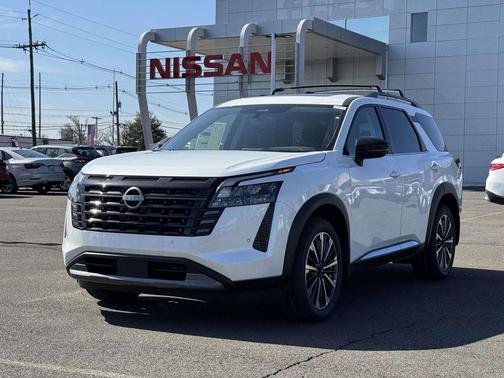 Everest White P 2026 Nissan Pathfinder Platinum