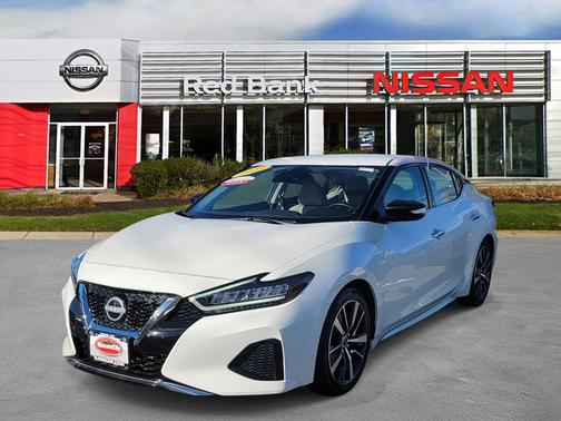 White 2023 Nissan Maxima SV