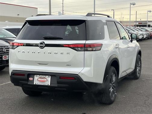 2025 Nissan Pathfinder SV