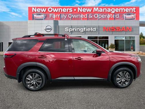 2022 Nissan Pathfinder SV