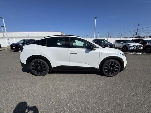 Everest White P 2026 Nissan Leaf PLATINUM+