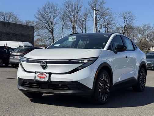 Everest White P 2026 Nissan Leaf PLATINUM+