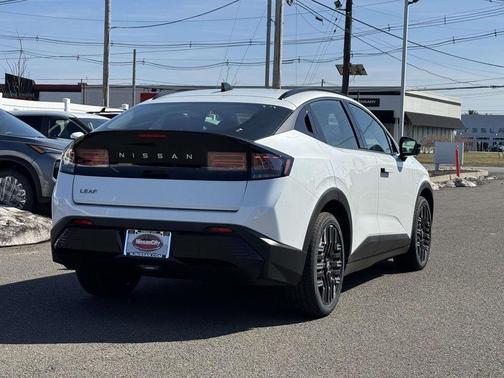 Everest White P 2026 Nissan Leaf PLATINUM+