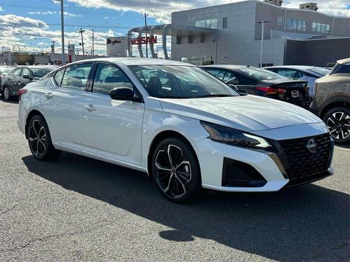 2025 Nissan Altima SR