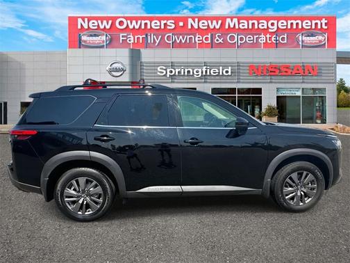 2022 Nissan Pathfinder SV