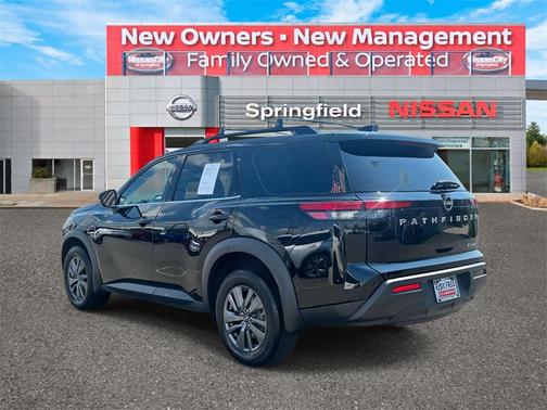 2022 Nissan Pathfinder SV