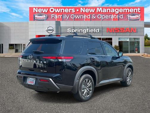 2022 Nissan Pathfinder SV