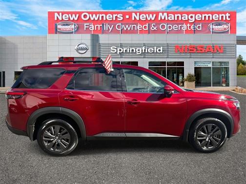 2022 Nissan Pathfinder SV