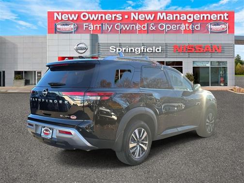 2024 Nissan Pathfinder SL