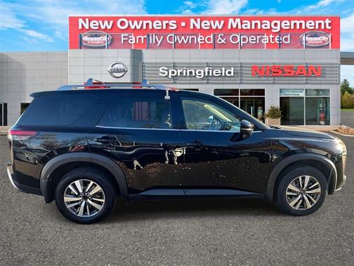 2024 Nissan Pathfinder SL