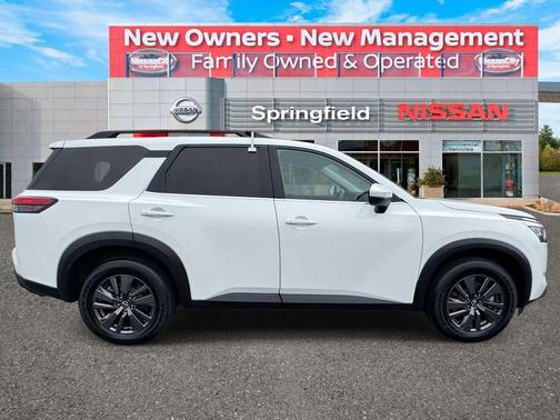 Glacier White 2022 Nissan Pathfinder SV