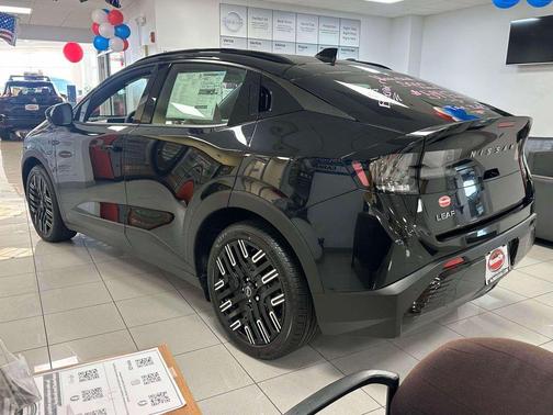 Black (P) 2026 Nissan Leaf PLATINUM+