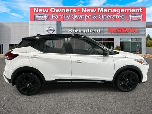 2023 Nissan Kicks SR