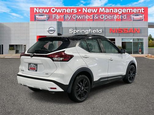 2023 Nissan Kicks SR