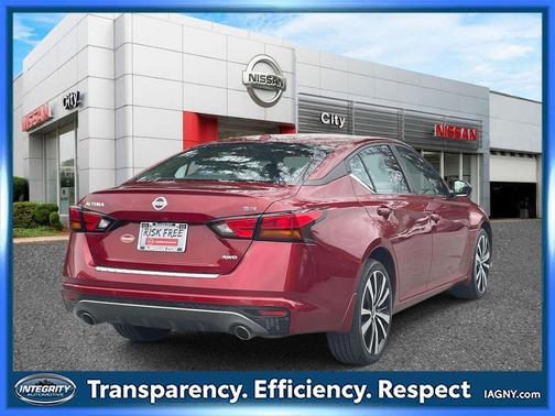 Scarlet Ember 2022 Nissan Altima 2.5 SR