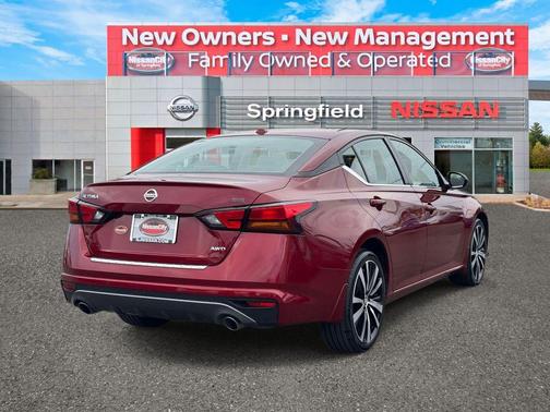 Scarlet Ember 2022 Nissan Altima 2.5 SR
