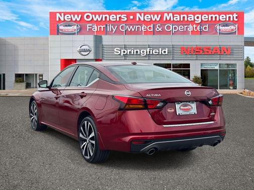 Scarlet Ember 2022 Nissan Altima 2.5 SR