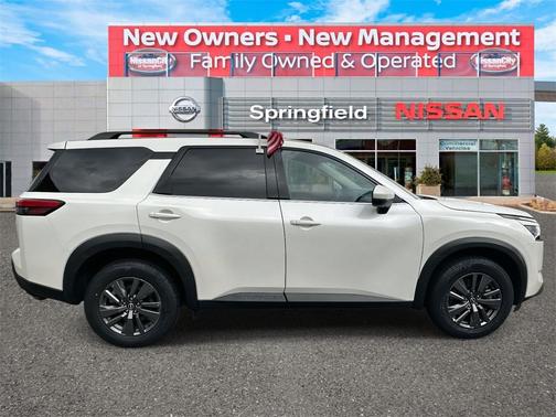 2024 Nissan Pathfinder SV
