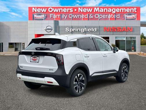 Aspen White Tri 2025 Nissan Kicks SV