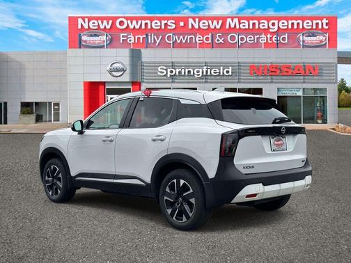 Aspen White Tri 2025 Nissan Kicks SV
