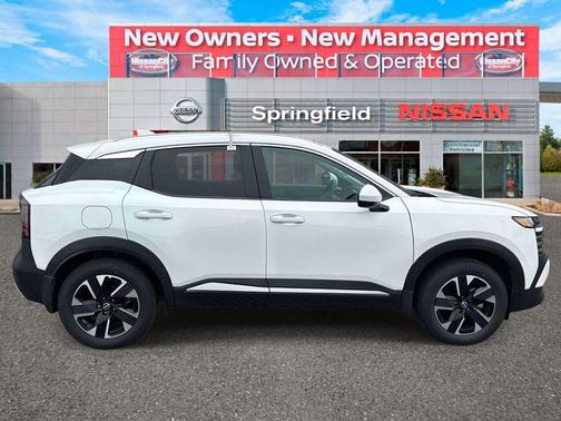 Aspen White Tri 2025 Nissan Kicks SV