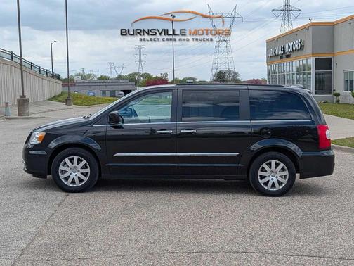 Brilliant Black Crystal Pearlcoat 2015 Chrysler Town & Country Touring