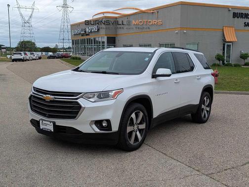 Iridescent Pearl Tricoat 2021 Chevrolet Traverse LT Leather