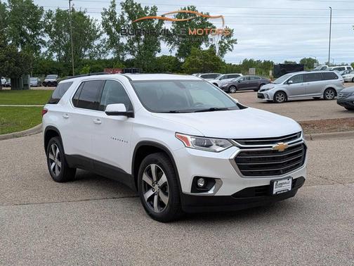 Iridescent Pearl Tricoat 2021 Chevrolet Traverse LT Leather