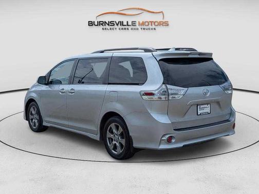 Celestial Silver Metallic 2019 Toyota Sienna SE Premium