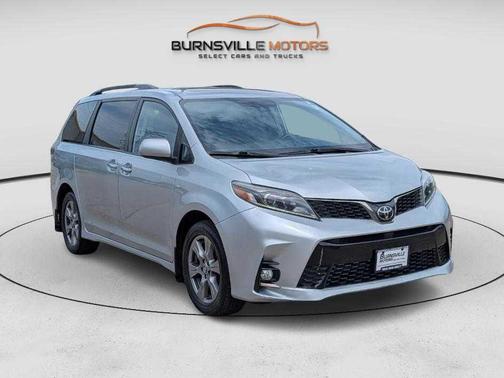 Celestial Silver Metallic 2019 Toyota Sienna SE Premium