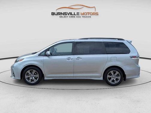 Celestial Silver Metallic 2019 Toyota Sienna SE Premium