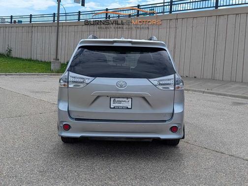 Celestial Silver Metallic 2019 Toyota Sienna SE Premium