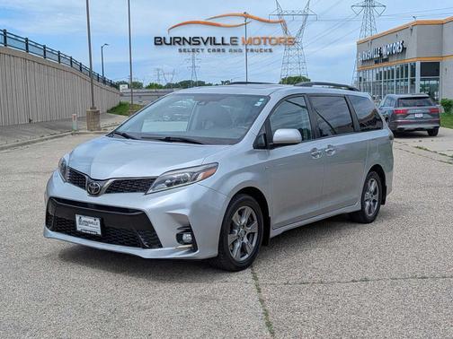Celestial Silver Metallic 2019 Toyota Sienna SE Premium