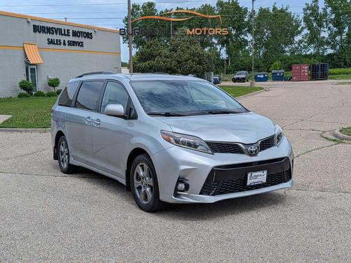 Celestial Silver Metallic 2019 Toyota Sienna SE Premium
